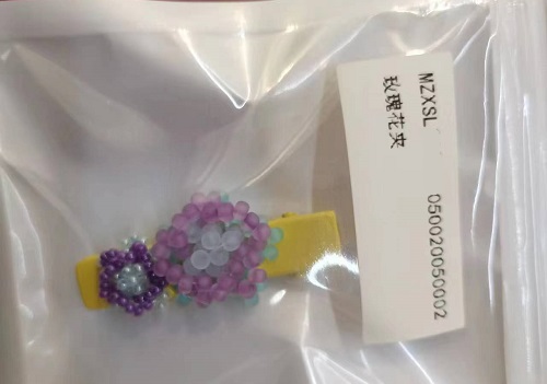 圖為串珠米珠繡純手工產(chǎn)品剪影 圖為串珠米珠繡純手工產(chǎn)品剪影