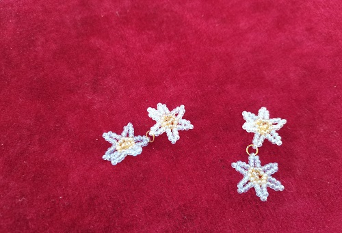 11月23日，寶媽手工活兼職創(chuàng)業(yè)，正規(guī)手工接單平臺，小成本創(chuàng)業(yè)做手工傳承官，在手工之家，做到這幾點(diǎn)更掙錢，圖為串珠米珠繡純手工產(chǎn)品剪影