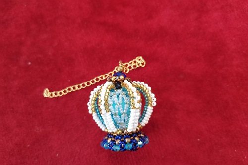 11月25日，手工活外發(fā)加工可靠嗎？靈活就業(yè)自由創(chuàng)業(yè)好手工，小成本創(chuàng)業(yè)做手工傳承官，與手工之家合作，真誠讓大家長期合作，圖為串珠米珠繡純手工產(chǎn)品剪影