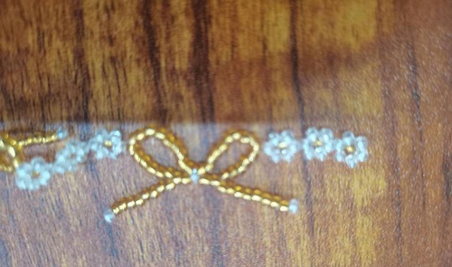 12月13日，外發(fā)加工接單平臺，純手工創(chuàng)業(yè)自由，微創(chuàng)業(yè)做手工傳承官，手工之家的純手工產(chǎn)品大家都喜歡，圖為串珠米珠繡純手工產(chǎn)品剪影