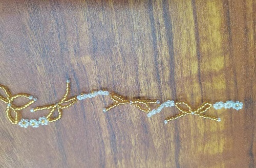 12月13日，外發(fā)加工接單平臺，純手工創(chuàng)業(yè)自由，微創(chuàng)業(yè)做手工傳承官，手工之家的純手工產(chǎn)品大家都喜歡，圖為串珠米珠繡純手工產(chǎn)品剪影