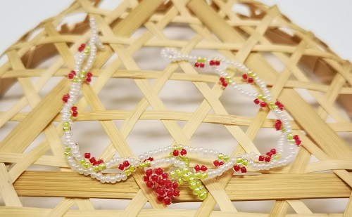 12月19日，兼職手工活可以帶回家做，靈活就業(yè)小成本創(chuàng)業(yè)做手工傳承官，與手工之家合作，這里的純手工大家都能做，圖為串珠米珠繡純手工產(chǎn)品剪影