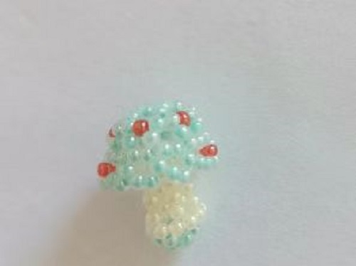 12月30日，手工活外發(fā)加工正規(guī)廠(chǎng)家直接發(fā)貨，微創(chuàng)業(yè)做手工傳承官，在家做的手工創(chuàng)業(yè)項(xiàng)目，手工之家的純手工事業(yè)有根基，圖為串珠米珠繡純手工產(chǎn)品剪影