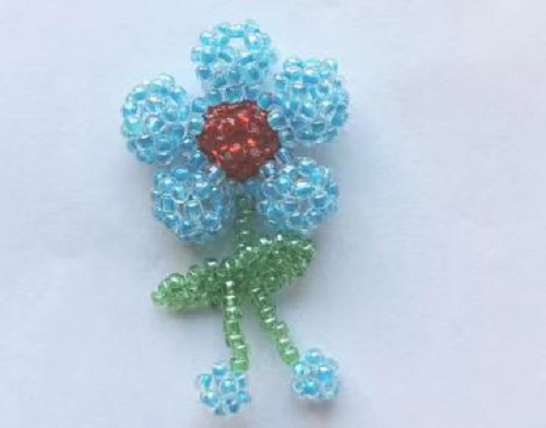 1月1日，家里干的手工活兼職，帶回家做的手工就業(yè)創(chuàng)業(yè)項目，微創(chuàng)業(yè)做手工傳承官，手工之家的純手工有市場、好加工，圖為串珠米珠繡純手工產(chǎn)品剪影