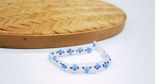 1月2日，手工活外發(fā)加工正規(guī)的廠家，微創(chuàng)業(yè)做手工傳承官，靈活自由在家手工創(chuàng)業(yè)，手工之家讓大家合作之前了解清楚，做起來更有信心，圖為串珠米珠繡純手工產品剪影