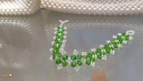 1月3日，兼職手工活可以帶回家做，小成本創(chuàng)業(yè)做手工傳承官，居家手工創(chuàng)業(yè)，手工之家的純手工給大家更多掙錢的渠道和方法，圖為串珠米珠繡純手工產(chǎn)品剪影