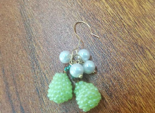 1月11日，在家里做什么可以掙錢，可以拿回家做的手工，微創(chuàng)業(yè)做手工傳承官，在手工之家，手工產(chǎn)品始終是重點(diǎn)，圖為串珠米珠繡純手工產(chǎn)品剪影