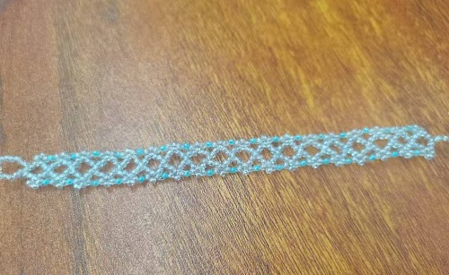 1月22日，在家就能掙錢的工作，拿回家做的手工微創(chuàng)業(yè)項目，做手工傳承官，居家就業(yè)創(chuàng)業(yè)手工好副業(yè)，在手工之家，大家掙錢的事，這里都支持，圖為串珠米珠繡純手工產(chǎn)品剪影