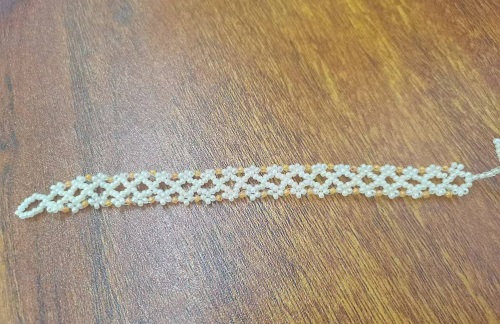 1月22日，在家就能掙錢的工作，拿回家做的手工微創(chuàng)業(yè)項目，做手工傳承官，居家就業(yè)創(chuàng)業(yè)手工好副業(yè)，在手工之家，大家掙錢的事，這里都支持，圖為串珠米珠繡純手工產(chǎn)品剪影