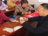 勵(lì)志珠珠繡加工手工活有明確驗(yàn)收標(biāo)準(zhǔn)與專人指導(dǎo)，新手順利賺取加工費(fèi)