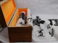 4月3日，想接正規(guī)廠家的手工活，手工活外發(fā)，個人與開工作室就是就業(yè)與創(chuàng)業(yè)的不同，圖為勵志珠珠繡串珠產(chǎn)品（一款）外包裝剪影