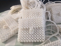 4月25日，在家做手工活，這個(gè)帶回家做的手工活也可以做創(chuàng)業(yè)項(xiàng)目，各方面都真實(shí)、經(jīng)得起考究，圖為勵(lì)志珠珠繡串珠手工產(chǎn)品剪影