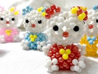 6月23日，手工活外發(fā)加工平臺，可以帶回家做的手工活，手工之家的成品銷售工作是企業(yè)發(fā)展的三大環(huán)節(jié)之一，圖為勵志珠珠繡串珠手工產(chǎn)品剪影