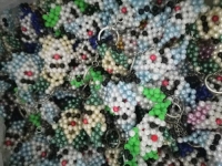 9月23日，拿回家做的手工活，在家做手工活掙錢，手工之家的珠繡串珠是傳統(tǒng)手工、純手工，圖為勵志珠珠繡串珠手工產(chǎn)品剪影