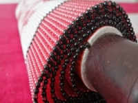 8月10日，正規(guī)手工活平臺，正規(guī)手工活大批量外發(fā)加工，要找好驗收、加工費結算好的手工之家，圖為勵志珠珠繡手工產(chǎn)品細節(jié)剪影