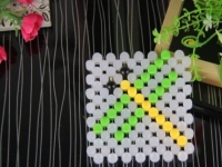 11月5日，正規(guī)廠家的手工項(xiàng)目，在家做手工靈活就業(yè)掙錢，選擇手工之家的加工人員越來越多，圖為勵(lì)志珠珠繡串珠手工產(chǎn)品剪影