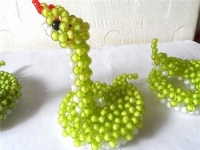 12月17日，想接正規(guī)廠家的手工項(xiàng)目，在家做手工靈活就業(yè)，在手工之家，加工和銷售都是多付出才能多收獲，圖為勵(lì)志珠珠繡串珠手工產(chǎn)品剪影