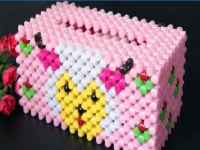 1月11日，靈活就業(yè)好項目，拿回家做的手工項目，十多年來，手工之家堅持做好這份手工事業(yè)，圖為勵志珠珠繡串珠手工產(chǎn)品剪影