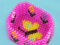 1月15日，拿回家做的手工項目，靈活就業(yè)串珠手工，手工之家移動銷售新平臺同樣適合大家空閑時間在家做，圖為勵志珠珠繡串珠手工產(chǎn)品剪影