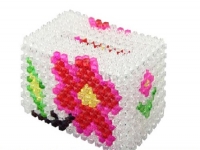 1月30日，拿回家做的手工項(xiàng)目，靈活就業(yè)好副業(yè)，手工之家的純手工產(chǎn)品怎么樣？圖為勵(lì)志珠珠繡串珠手工產(chǎn)品剪影