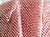 2月6日，帶回家做的手工項(xiàng)目，在家兼職手工，手工之家的合作方式好，加工銷(xiāo)售能一起做，圖為勵(lì)志珠珠繡串珠手工產(chǎn)品剪影