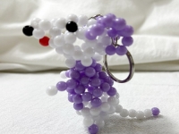 2月11日，靈活就業(yè)好項(xiàng)目，拿回家做的手工項(xiàng)目，傳承傳統(tǒng)手工文化，手工之家的手工事業(yè)發(fā)展有根基，圖為勵(lì)志珠珠繡串珠手工產(chǎn)品剪影