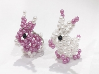 3月15日，拿回家做的手工副業(yè)，手工加工回收項(xiàng)目，在手工之家掙錢沒有季節(jié)性困擾，圖為勵志珠珠繡串珠手工產(chǎn)品剪影