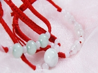 4月7日，拿回家做的手工副業(yè)，靈活就業(yè)項目，與手工之家合作，農(nóng)村和城市，誰更有優(yōu)勢，圖為勵志珠珠繡串珠手工產(chǎn)品剪影