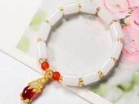 6月19日，手工活外發(fā)一手貨源，開飾品加工廠，居家副業(yè)掙錢，手工之家的純手工產(chǎn)品讓人喜歡，圖為勵(lì)志珠珠繡串珠手工產(chǎn)品剪影