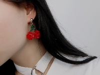 7月7日，手工活加工外發(fā)回收，靈活就業(yè)好副業(yè)，開飾品加工廠，手工之家的產(chǎn)品好，離不開材料的貢獻(xiàn)，圖為串珠米珠繡手工產(chǎn)品剪影