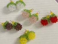 7月14日，手工活兼職招聘信息，居家靈活就業(yè)副業(yè)，開飾品加工廠，合作手工之家的服務(wù)內(nèi)容是什么，圖為串珠米珠繡手工產(chǎn)品剪影