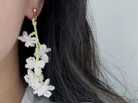 7月16日，手工活外發(fā)一手貨源，開飾品加工廠，居家靈活就業(yè)創(chuàng)業(yè)好選擇，與手工之家合作，遠近不是問題，圖為串珠米珠繡手工產(chǎn)品剪影