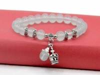 8月19日，在家可以做的兼職工作，在家手工靈活就業(yè)，開飾品加工廠，串珠手工是手工之家和大家共同的事業(yè)，圖為飾品類串珠手工產(chǎn)品剪影