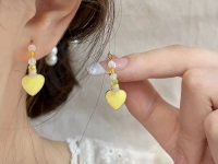 8月21日，在家兼職手工活，靈活就業(yè)創(chuàng)業(yè)手工副業(yè)，開飾品加工廠，在家做手工項(xiàng)目這些要求要達(dá)到，圖為串珠米珠繡手工產(chǎn)品剪影