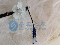 10月8日，手工活接單平臺，靈活就業(yè)的手工，開飾品加工廠，選擇手工之家的人越來越多，都做什么掙錢，圖為串珠米珠繡手工產(chǎn)品剪影