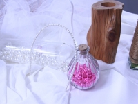 11月18日，手工活兼職可帶回家，手工靈活就業(yè)的好副業(yè)，開飾品加工廠，在手工之家，多勞多得是不變的準則，圖為串珠米珠繡手工產(chǎn)品剪影