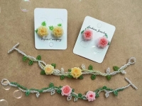 12月15日，在家可以做的兼職工作，拿回家做的手工項(xiàng)目，開飾品加工廠，在手工之家，加工和銷售是什么關(guān)系，圖為串珠米珠繡手工產(chǎn)品剪影