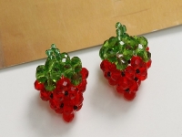 1月1日，新年新開始，手工活外發(fā)一手貨源，在家做手工掙錢，靈活就業(yè)創(chuàng)業(yè)開飾品加工廠，在手工之家，加工和銷售都能掙錢，圖為飾品類串珠純手工產(chǎn)品剪影