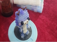 1月7日，外發(fā)手工活正規(guī)平臺(tái)，居家手工串珠靈活就業(yè)，開(kāi)飾品加工廠，在手工之家，純手工項(xiàng)目有特點(diǎn)，好合作，圖為飾品類串珠純手工產(chǎn)品剪影