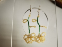 1月22日，在家里就能賺錢的工作，開(kāi)飾品加工廠，居家手工靈活就業(yè)創(chuàng)業(yè)，誠(chéng)信是大家選擇手工之家的重要原因，圖為串珠米珠繡手工產(chǎn)品剪影