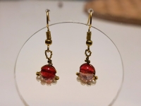 2月2日，兼職手工活可以帶回家做的，開飾品加工廠，居家手工項(xiàng)目，產(chǎn)品質(zhì)量是手工之家和合作人員發(fā)展、收獲的保障，圖為串珠米珠繡手工產(chǎn)品剪影