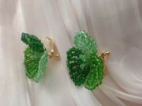 3月27日，外發(fā)手工活正規(guī)平臺(tái)，兼職手工在家可做，開飾品加工廠，在手工之家，居家掙錢就要好好干，圖為串珠米珠繡手工產(chǎn)品剪影