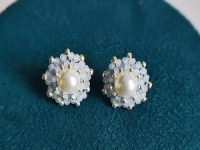 3月28日，在家可以做的兼職工作，在家手工靈活就業(yè)，開飾品加工廠，手工之家的創(chuàng)新成長(zhǎng)，離不開合作人員的支持和建議，圖為串珠米珠繡手工產(chǎn)品剪影