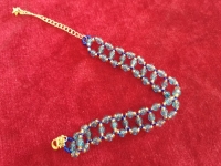 5月1日，外發(fā)手工活正規(guī)平臺(tái)，居家手工串珠靈活就業(yè)，開(kāi)飾品加工廠，在手工之家，純手工項(xiàng)目長(zhǎng)期穩(wěn)定，圖為飾品類串珠純手工產(chǎn)品剪影