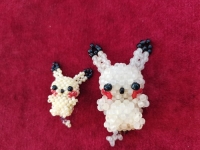 5月6日，外發(fā)加工接單平臺(tái)，靈活就業(yè)手工飾品廠項(xiàng)目，與手工之家合作，開(kāi)手工加工廠有什么優(yōu)勢(shì)？圖為串珠米珠繡純手工產(chǎn)品剪影