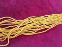 5月18日，手工活從哪里找廠家，想接正規(guī)廠家的手工項(xiàng)目，開飾品加工廠，在手工之家，多勞多得，好好做才能掙錢多，圖為飾品類串珠純手工產(chǎn)品剪影