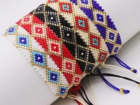 6月9日，兼職手工活外發(fā)加工在家可做，在家掙錢的好副業(yè)，開飾品加工廠，在手工之家，要掙錢就要行動起來、解決問題，圖為串珠米珠繡手工產(chǎn)品剪影