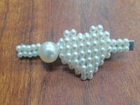 6月13日，外發(fā)手工領(lǐng)回家做，在家做手工副業(yè)掙錢，開手工加工廠，拿回家做的手工項目，與手工之家合作，大家都喜歡，圖為串珠米珠繡純手工產(chǎn)品剪影