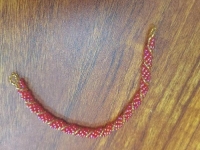 6月15日，在家就能掙錢的工作，拿回家做的手工活，開手工加工廠，居家靈活就業(yè)手工好副業(yè)，因為歷史和實力選手工之家，圖為串珠米珠繡純手工產(chǎn)品剪影