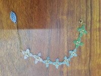 6月19日，手工活外發(fā)加工正規(guī)的廠家，開飾品加工廠，靈活就業(yè)項目，在手工之家，加工好的產(chǎn)品這樣回收銷售，圖為串珠純手工產(chǎn)品剪影